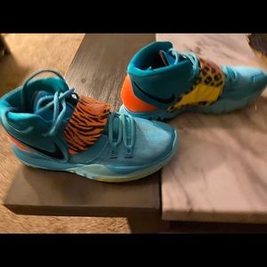 Men’s basketball shoes